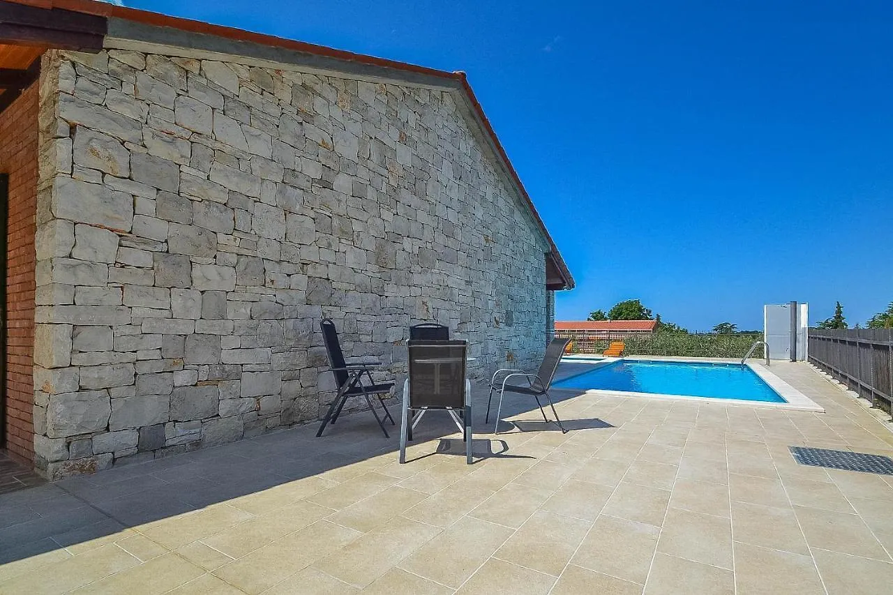 Villa Yvec Plovanija