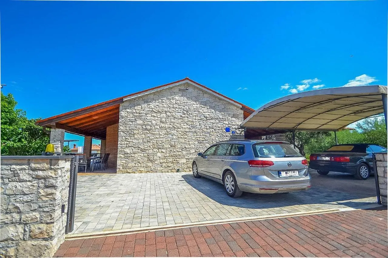 Villa Yvec Plovanija